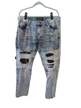 Traffic Mens 38 X 32 Light Wash Distressed Jeans with Patchwork
